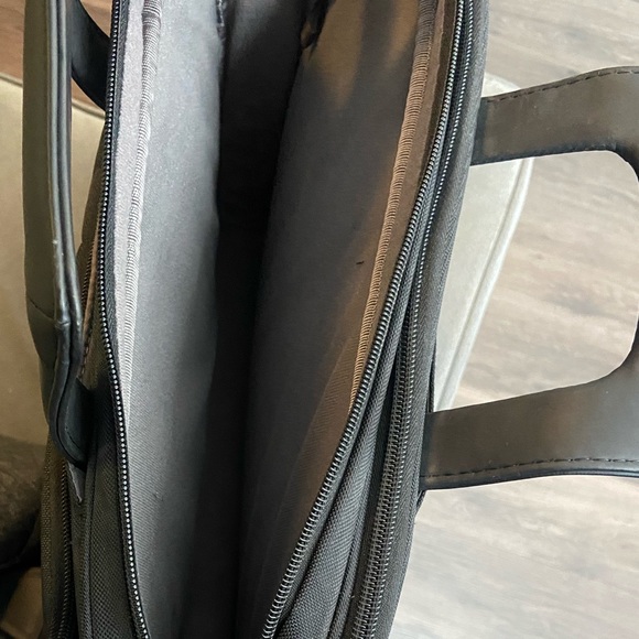 Dell Laptop and Tablet Bag (Black) - Picture 4 of 4